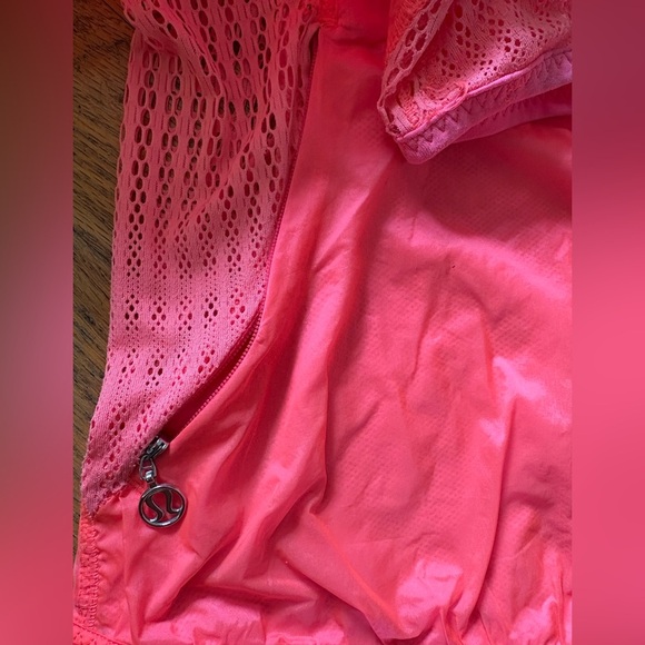 Lululemon Run: Wild Jacket - Picture 5 of 11